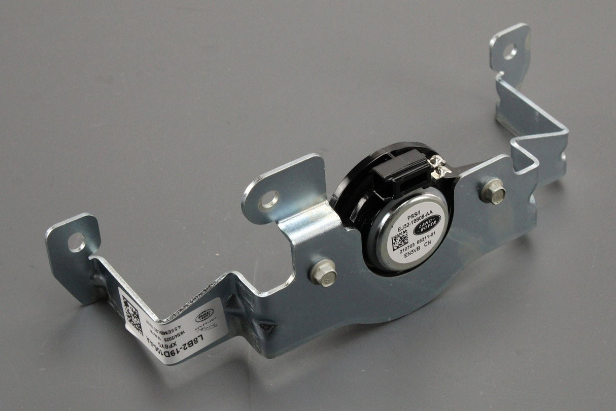 Land Rover Defender 20-on tow hitch speaker LR133726