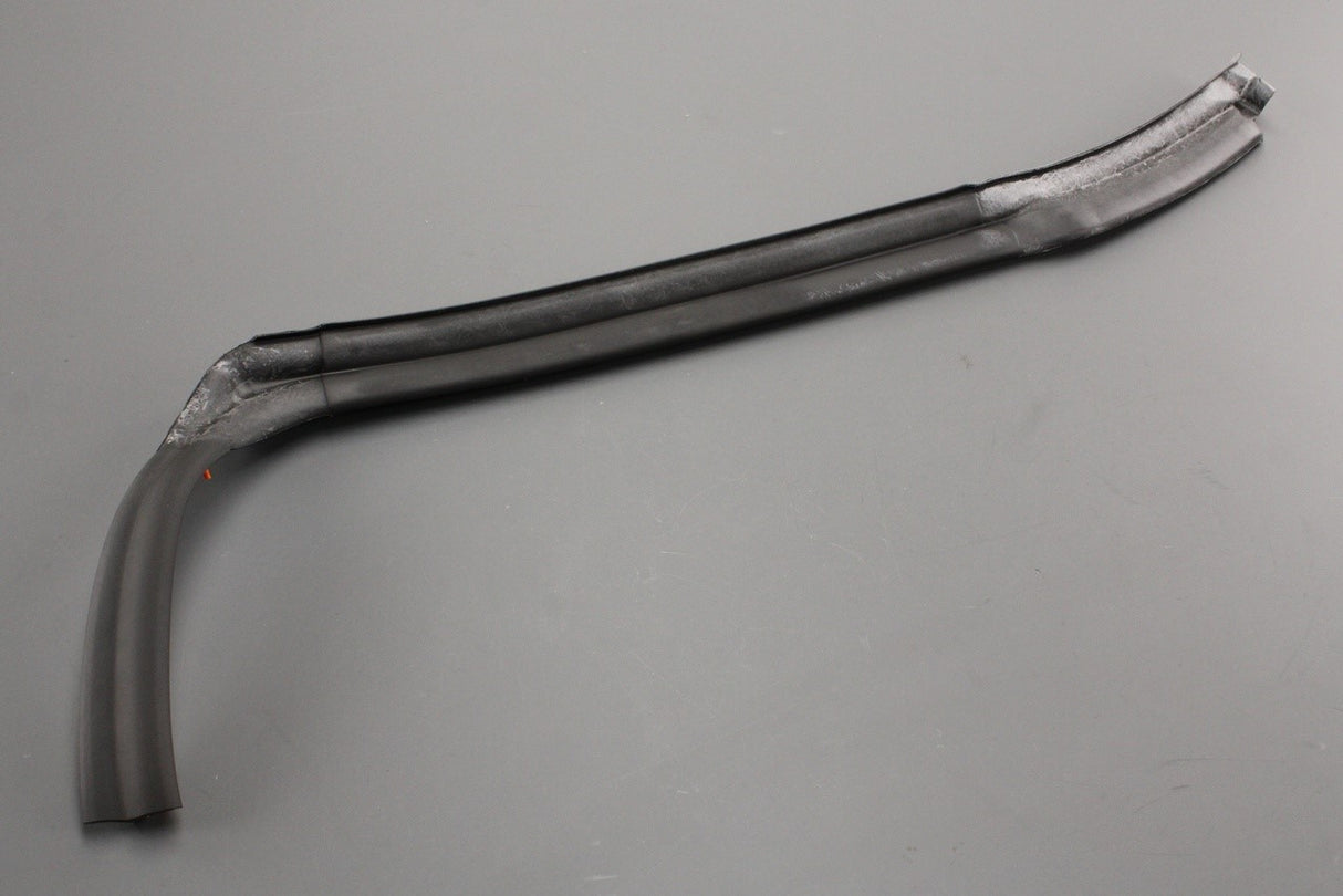 Range Rover 2013-22 lower door seal (rear right) LR046753