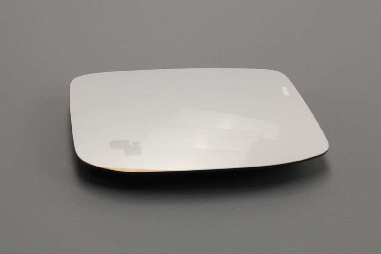 Land Rover wing mirror glass (left) LR154401