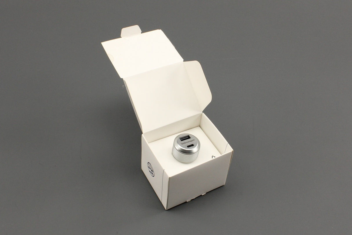 VW accessory 12V USB-A & USB-C charger plug socket 000051443F