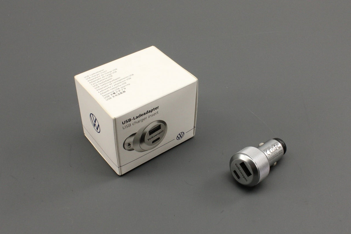 VW accessory 12V USB-A & USB-C charger plug socket 000051443F