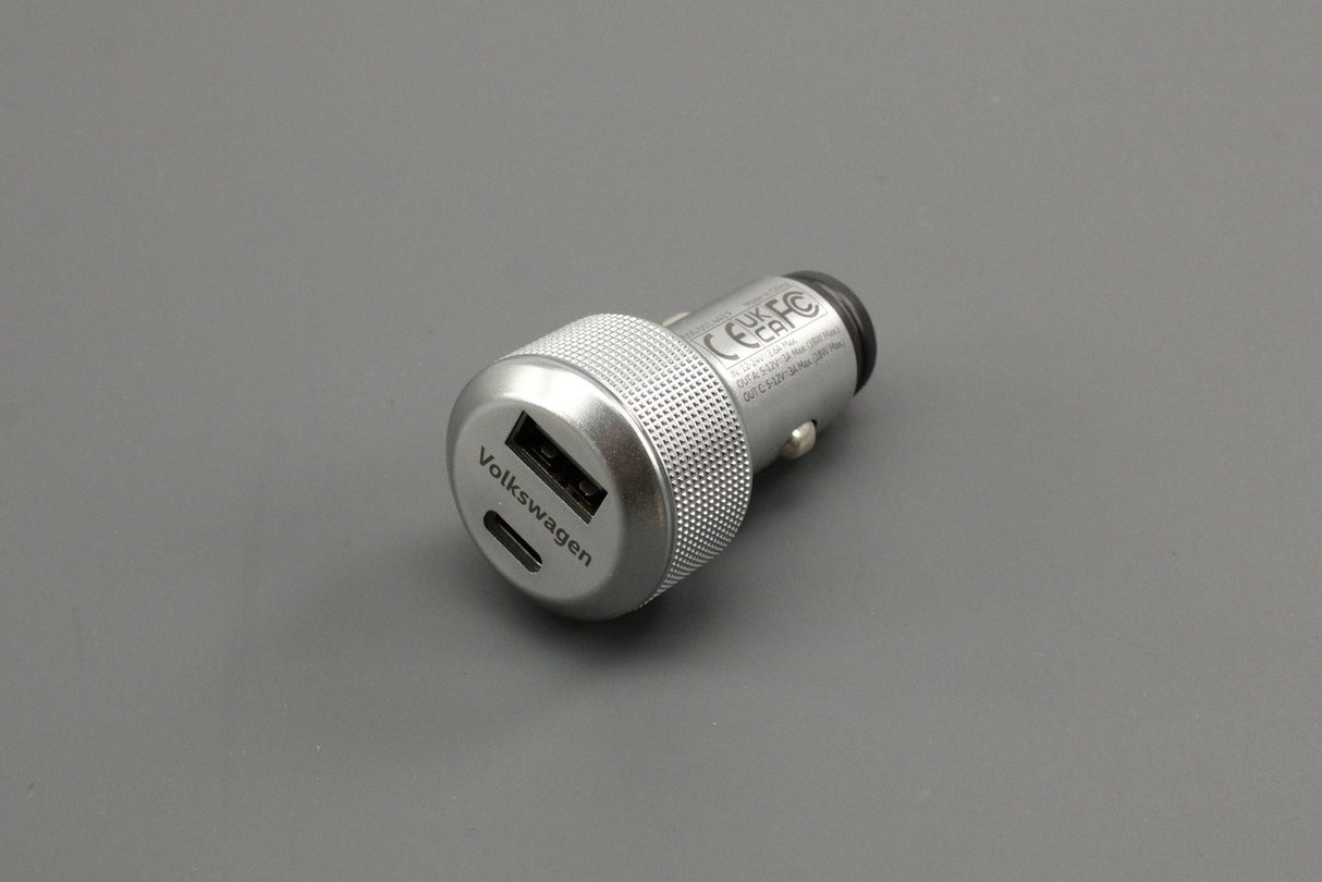 VW accessory 12V USB-A & USB-C charger plug socket 000051443F