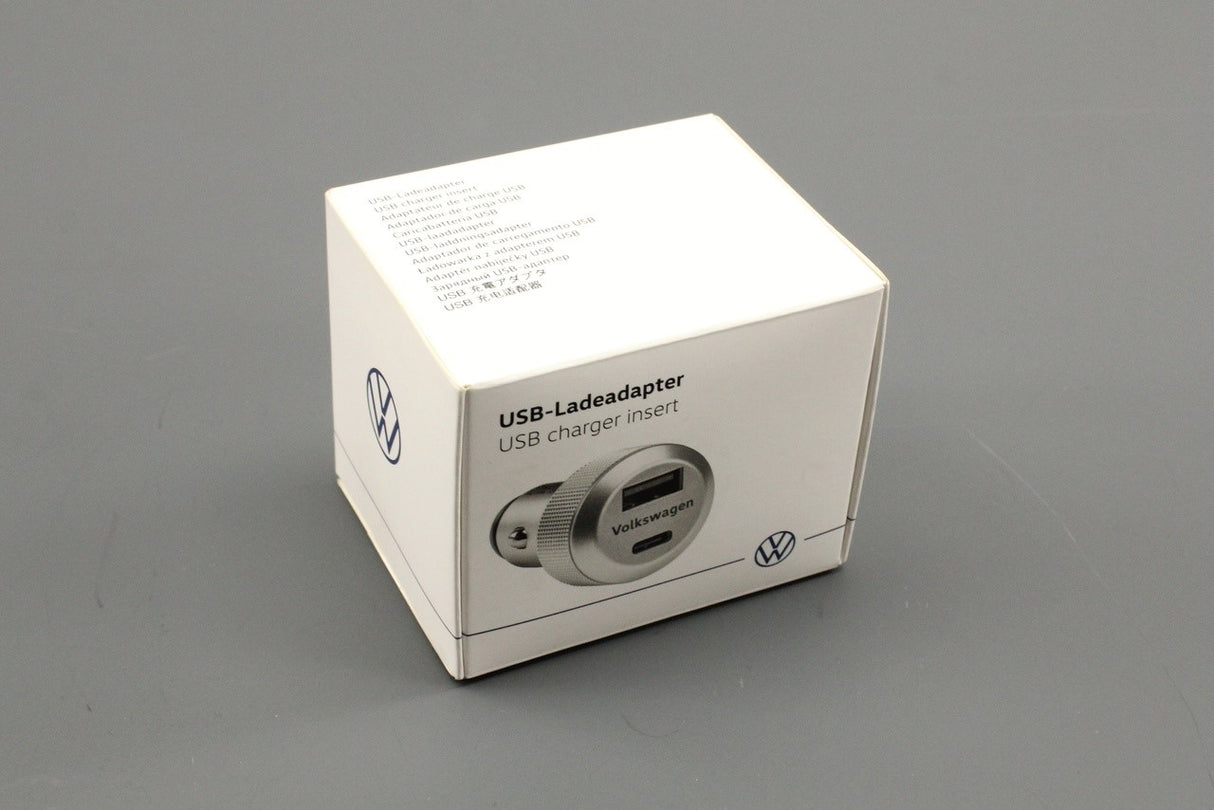 VW accessory 12V USB-A & USB-C charger plug socket 000051443F