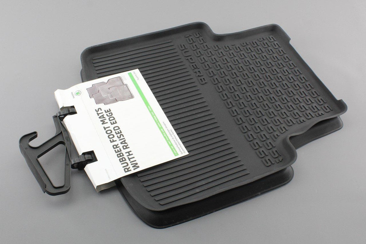 Skoda Superb 2015-19 Rubber rear floor mats set 3V0061551