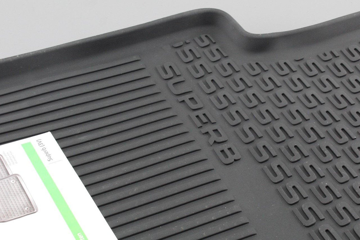 Skoda Superb 2015-19 Rubber rear floor mats set 3V0061551