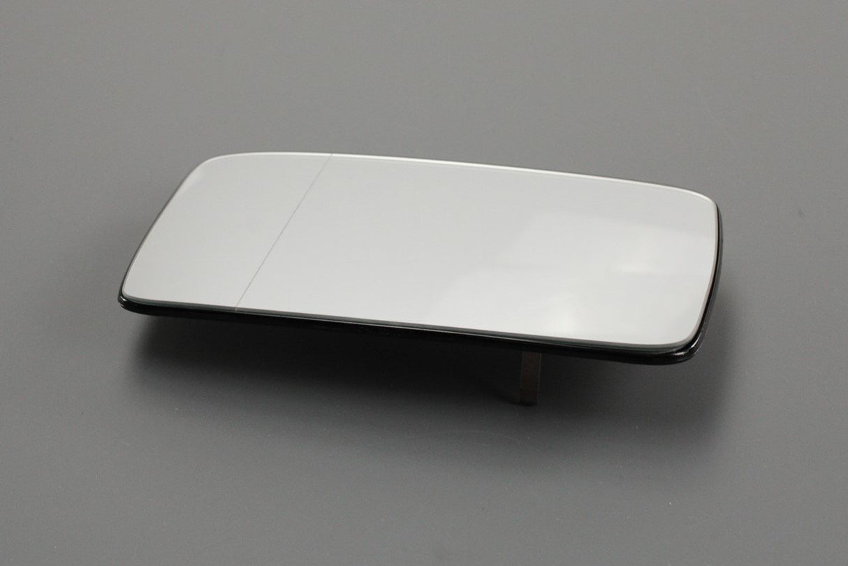 VW Golf MK3 Vento 1992-1998 RHD wing mirror glass (right) 1H2857522C