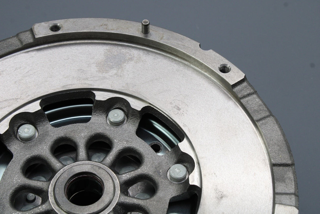 Audi A4 B8 A5 A6 C7 2.0TDI 6 speed manual gearbox flywheel 0B1105266AL