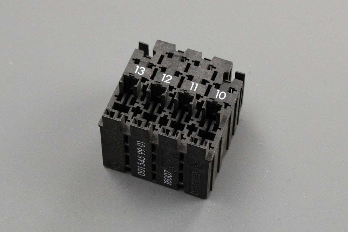 Mercedes-Benz C-Class fuse box (10-13) A0015459901