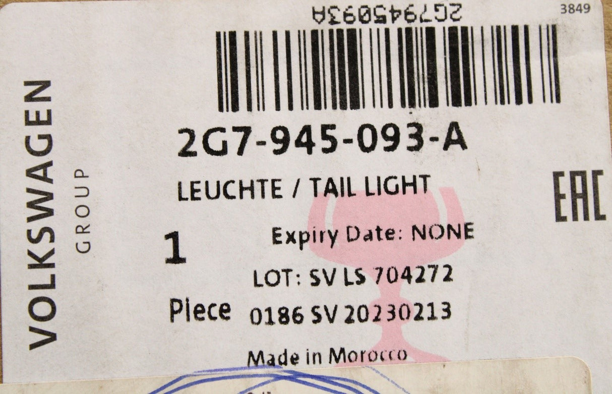 VW Taigo 2022-on centre LED tail light (RHD) 2G7945093A