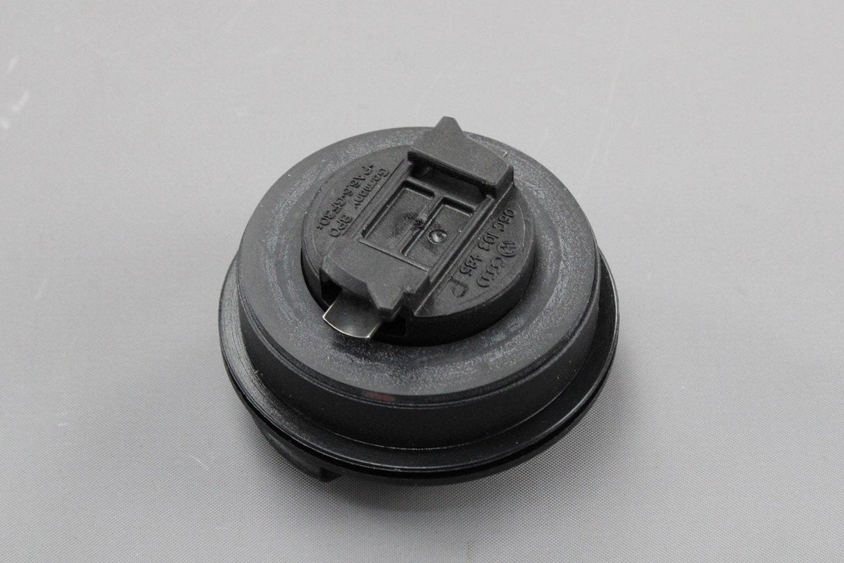 VW Audi Skoda SEAT various models engine oil filler screw cap 06C103485P