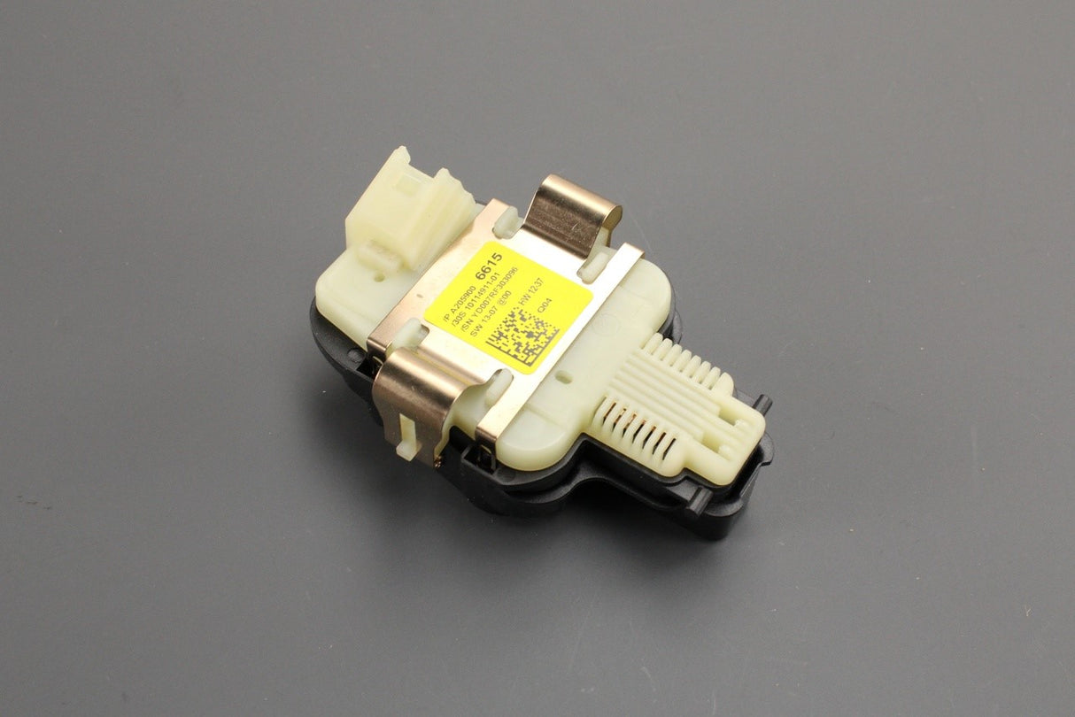 Mercedes-Benz C-Class rain and light sensor control unit A2059006615