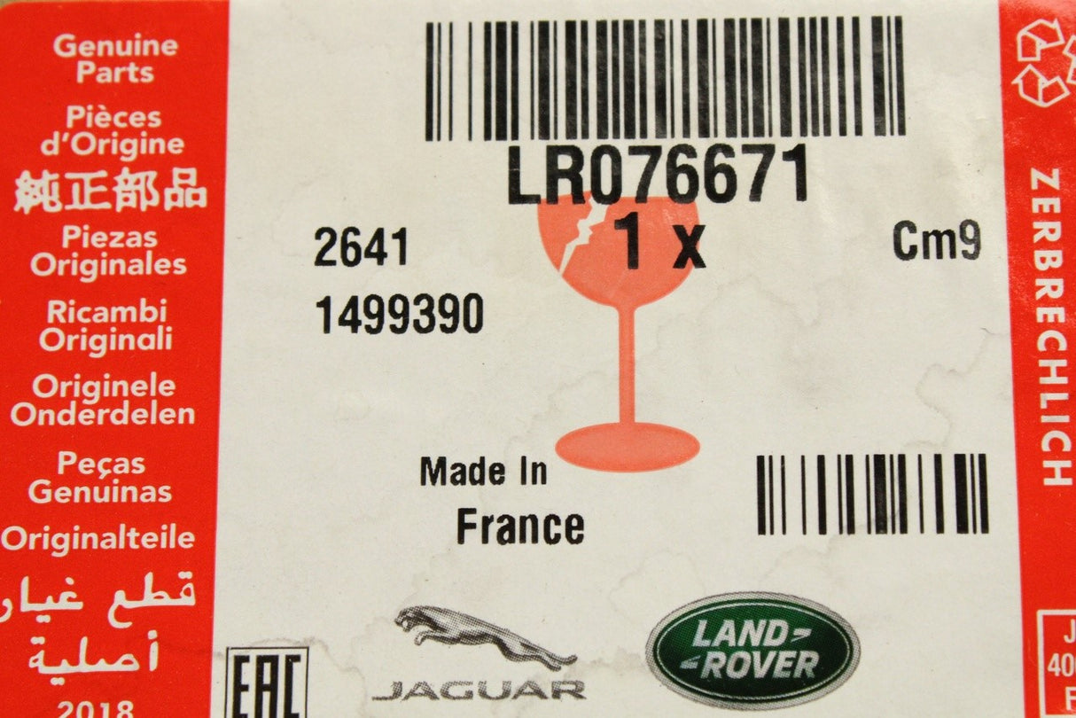 Land Rover Discovery Sport 2015-on tailgate hinge cover (left) LR076671