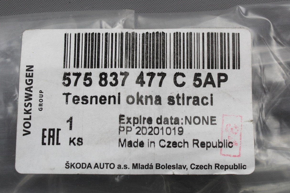 SEAT Ateca 16- Front left outer window aperture seal 575837477C 5AP