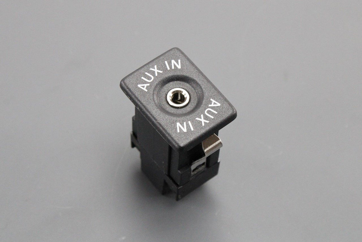 VW Golf T5 Scirocco Passat Jetta Eos Caddy AUX in socket port 5M0035724