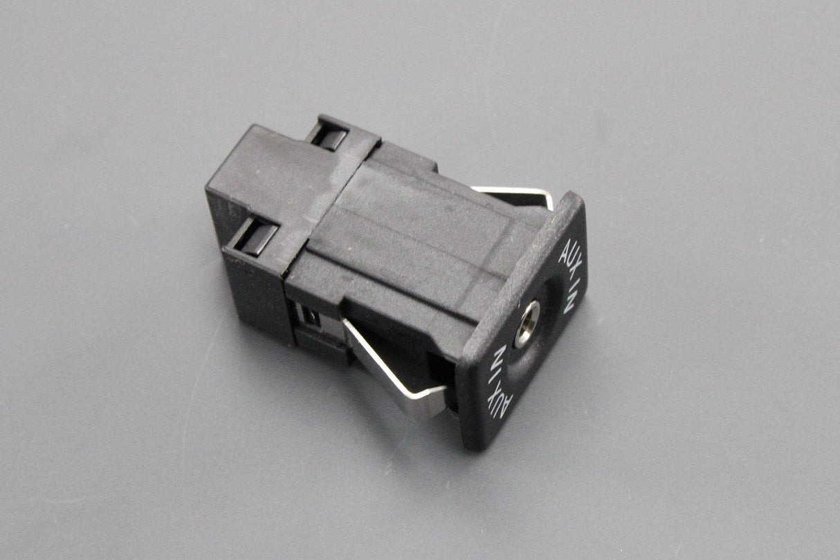 VW Golf T5 Scirocco Passat Jetta Eos Caddy AUX in socket port 5M0035724