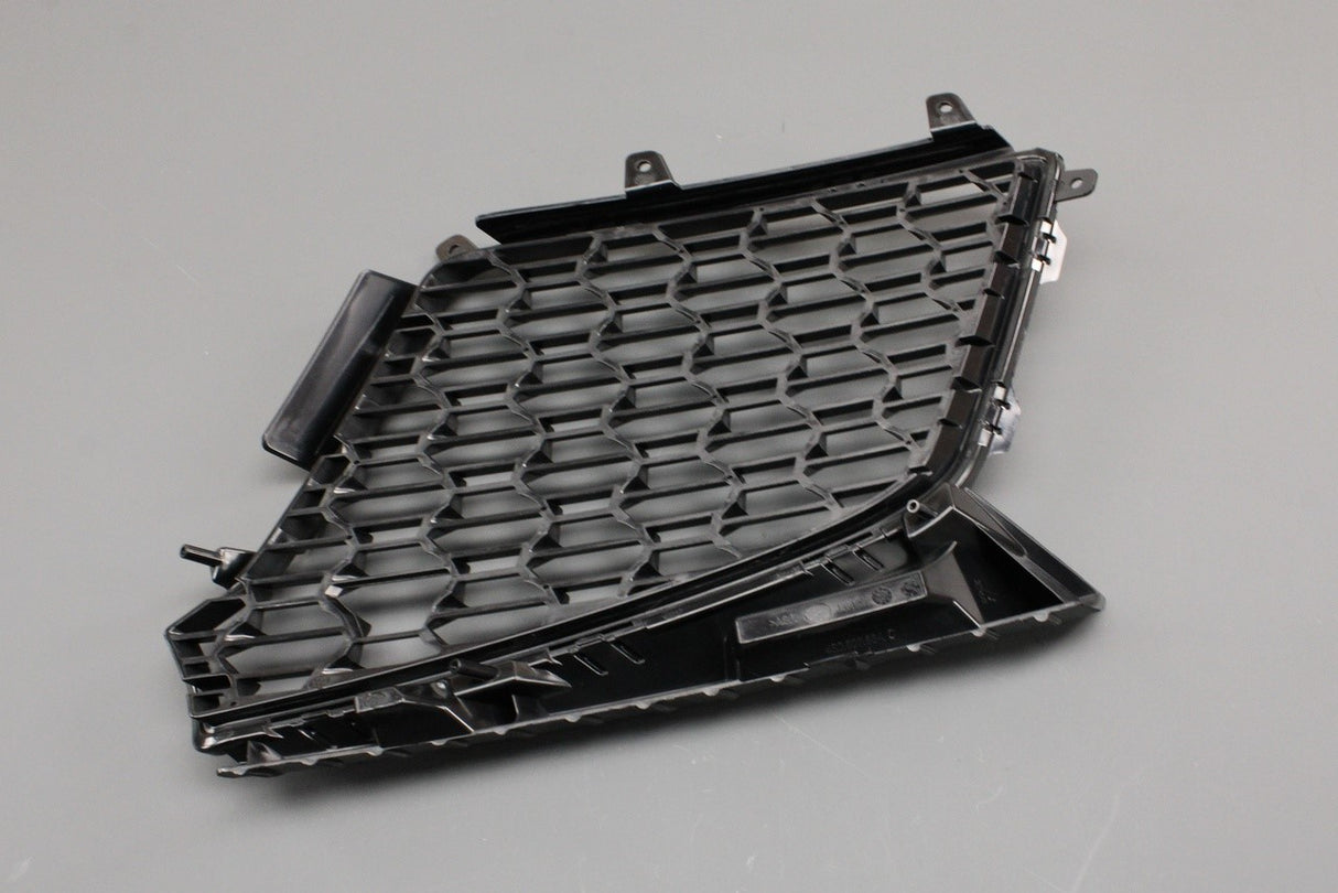 Audi R8 2018-24 front bumper grille (right) 4S0807684C 9B9