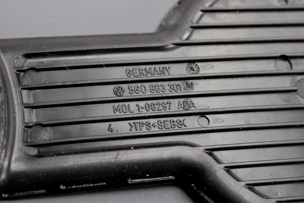 VW Golf MK7 MK7.5 2013-20 centre cup holders insert mat 5G0863301N 82V