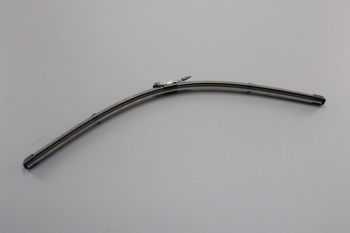 Audi A3 04-13 RS3 11-13 aero wiper blade RHD (front right) 8P2955426J