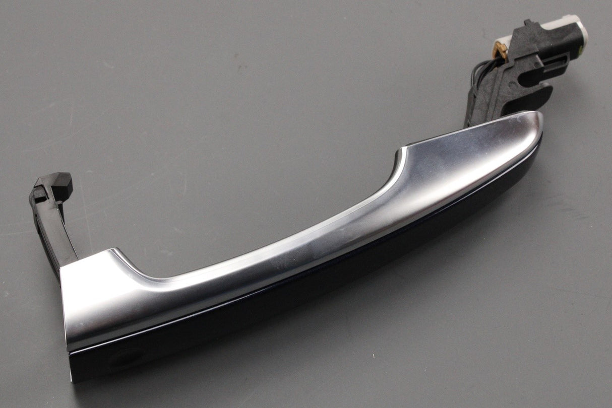 Land Rover Discovery Sport Evoque 2015-on door handle (rear) LR046326