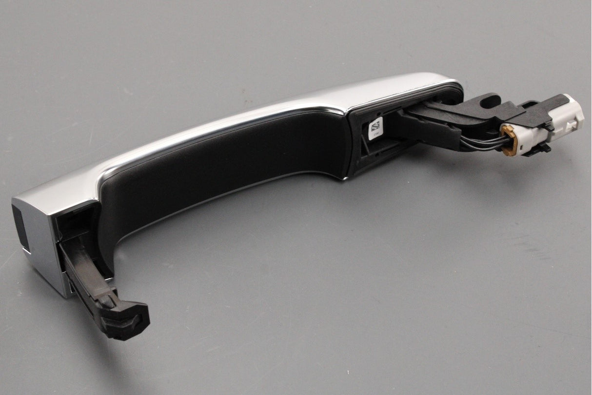Land Rover Discovery Sport Evoque 2015-on door handle (rear) LR046326
