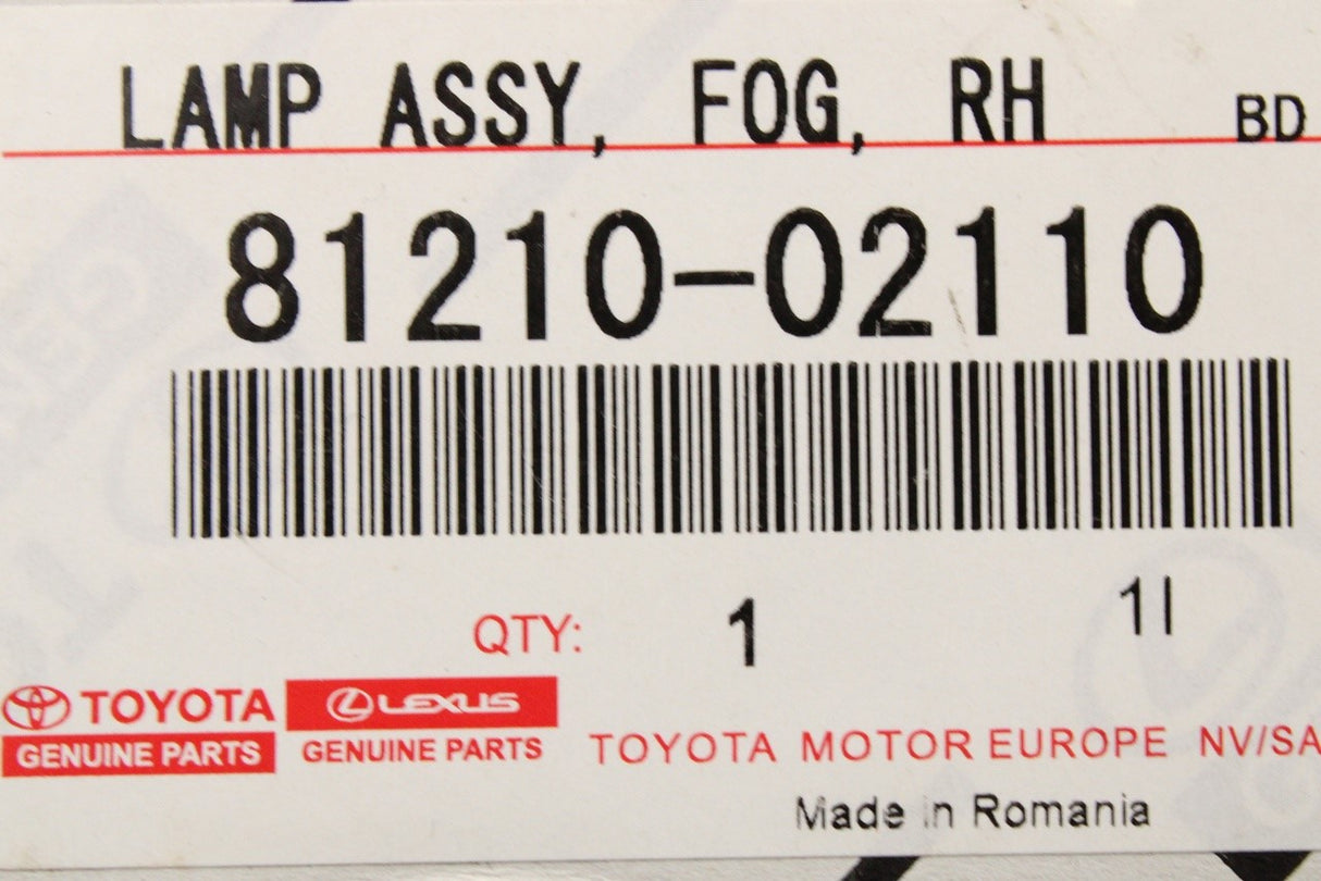 Toyota Avensis Corolla C-HR Yaris 07-on fog light (right) 81210-02110