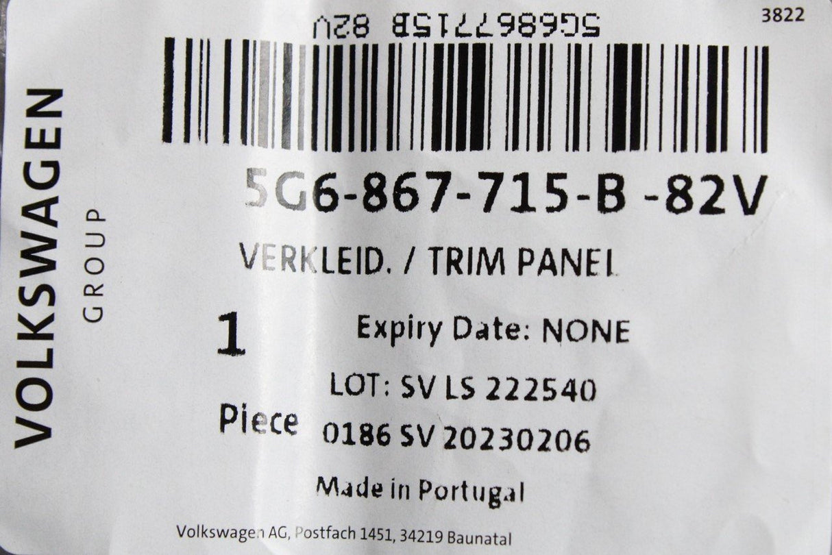VW Golf MK7 MK7.5 tailgate boot lid upper trim panel 5G6867715B 82V