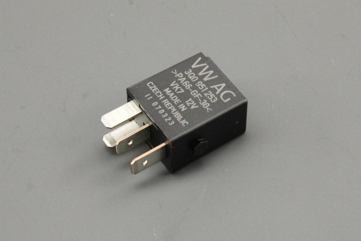 VW Transporter T6.1 Audi A1 Skoda Octavia SEAT relay (525) 3Q0951253