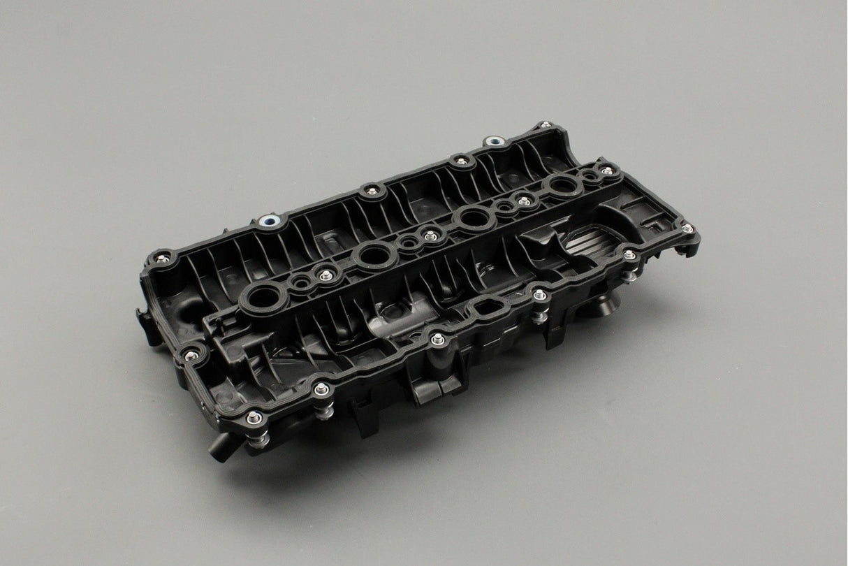Volvo 2.0 D4 D2 rocker / valve cylinder head cover 32213460