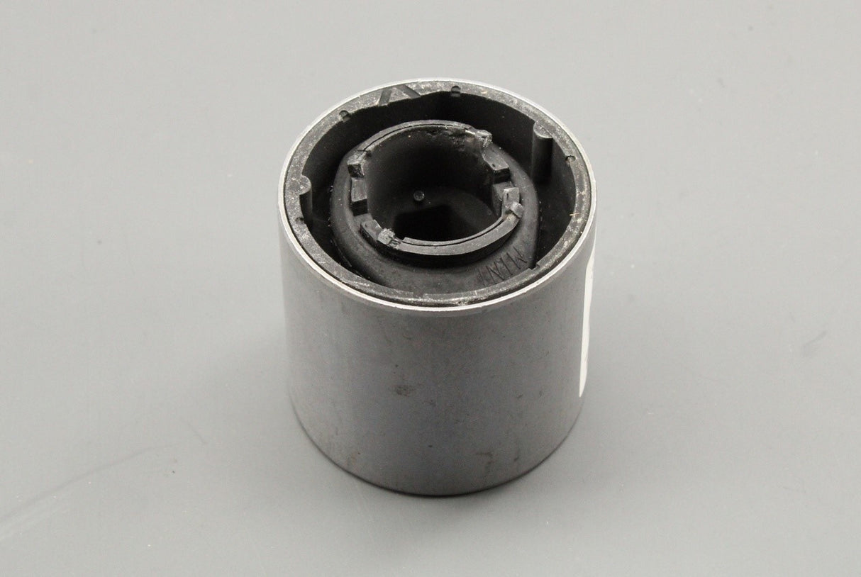 MINI R50 2000-06 R53 2000-06 R52 02-08 front lower arm bush 31126757551