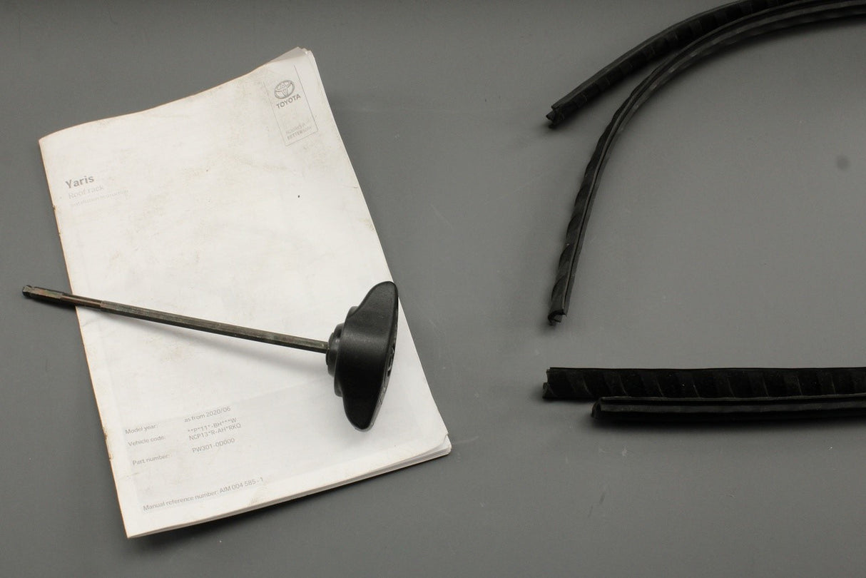 Toyota Yaris 2020-on accessory roof bars PW301-0D000