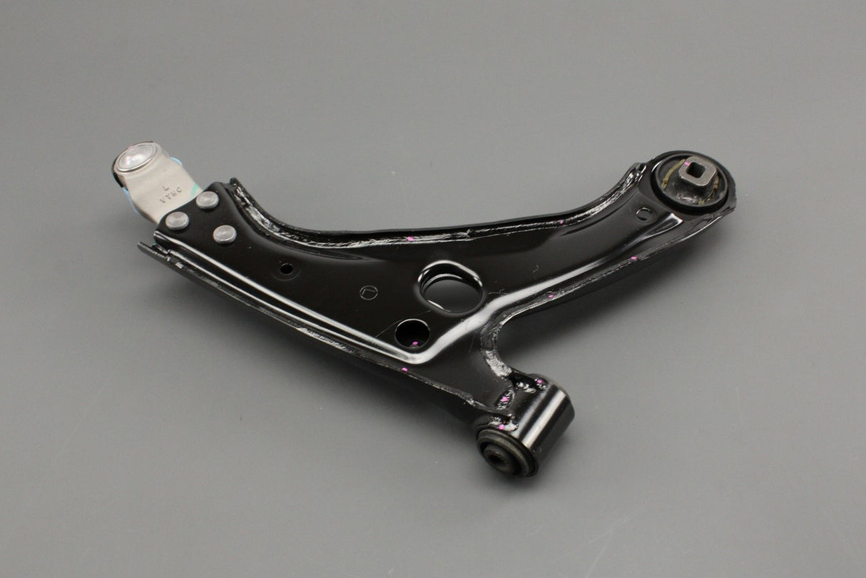 Volvo XC40 2017-on lower suspension control arm (front left) 32400870