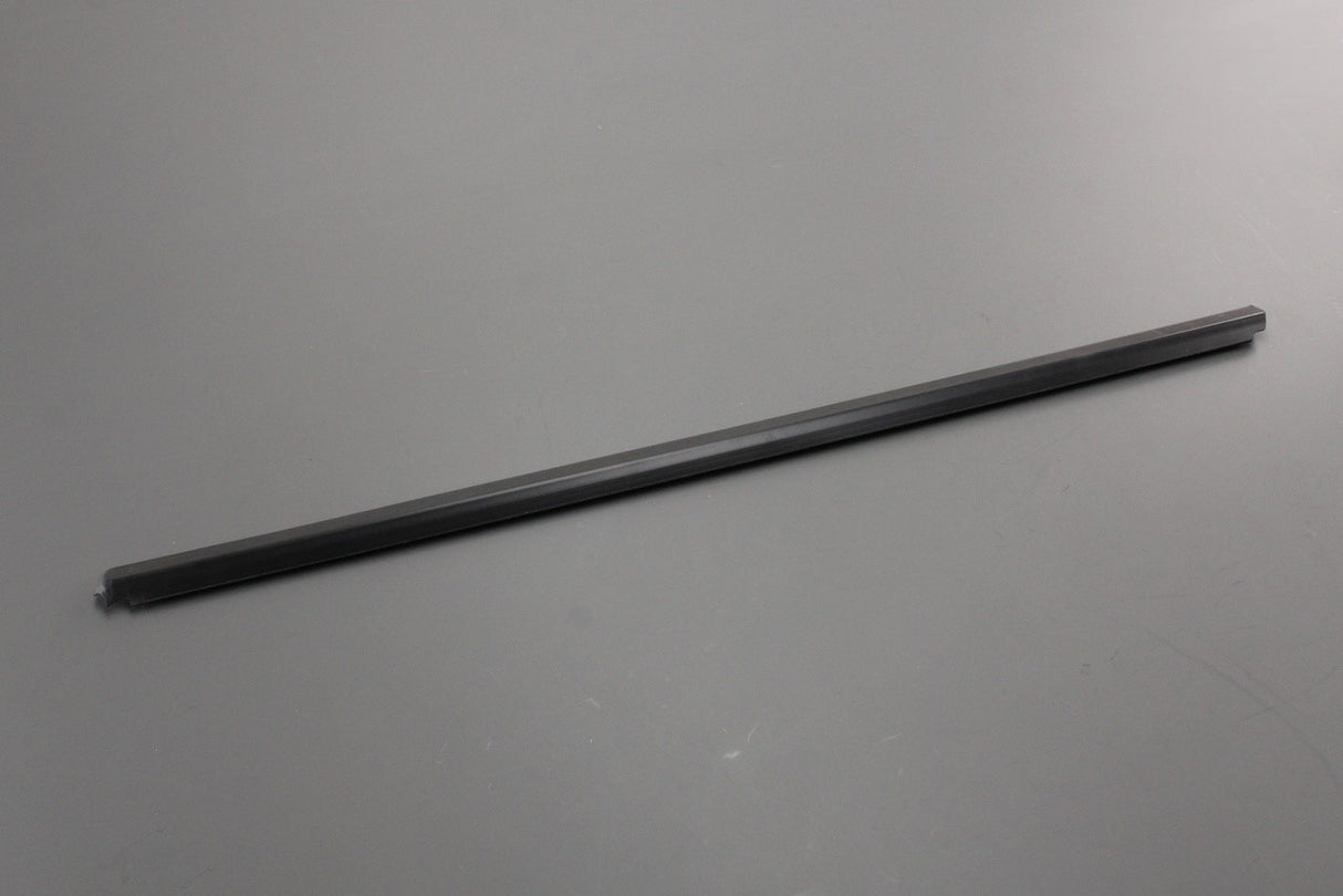 Mercedes-Benz Vito front window aperture seal (outer left) A6397200424