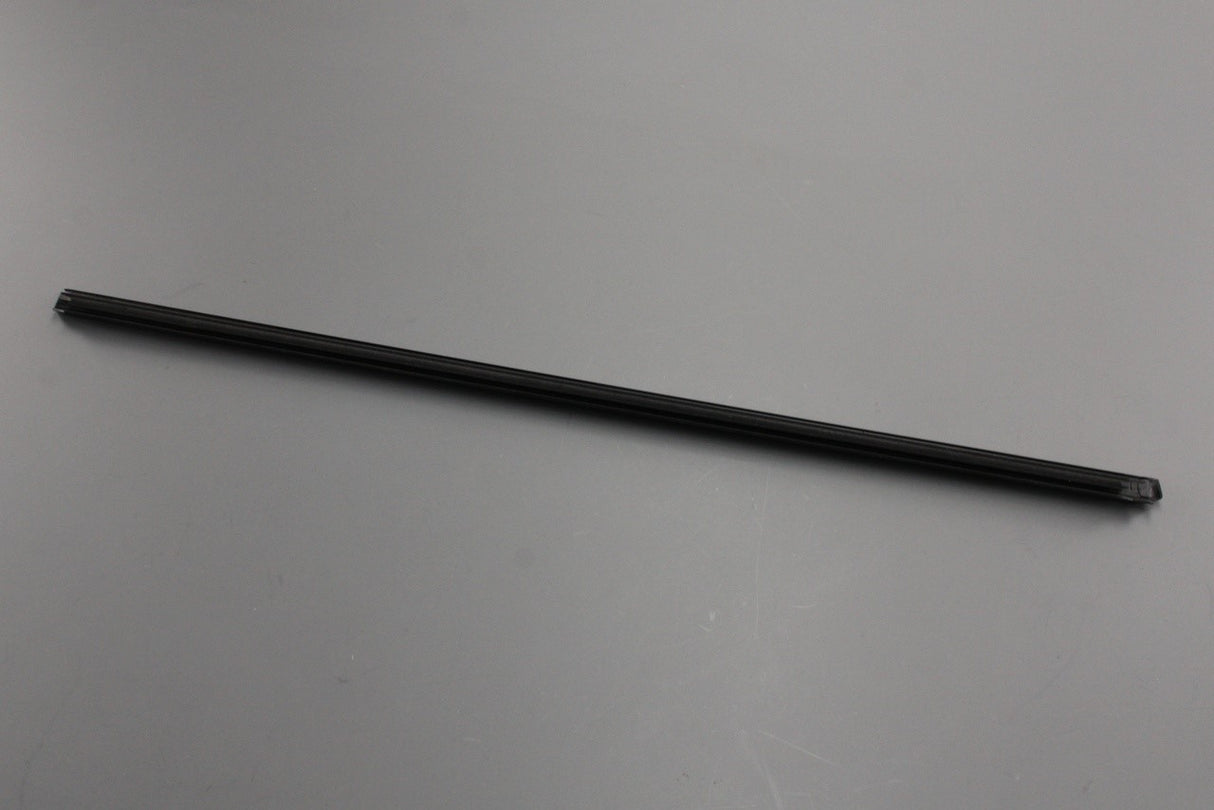 Mercedes-Benz Vito front window aperture seal (outer left) A6397200424