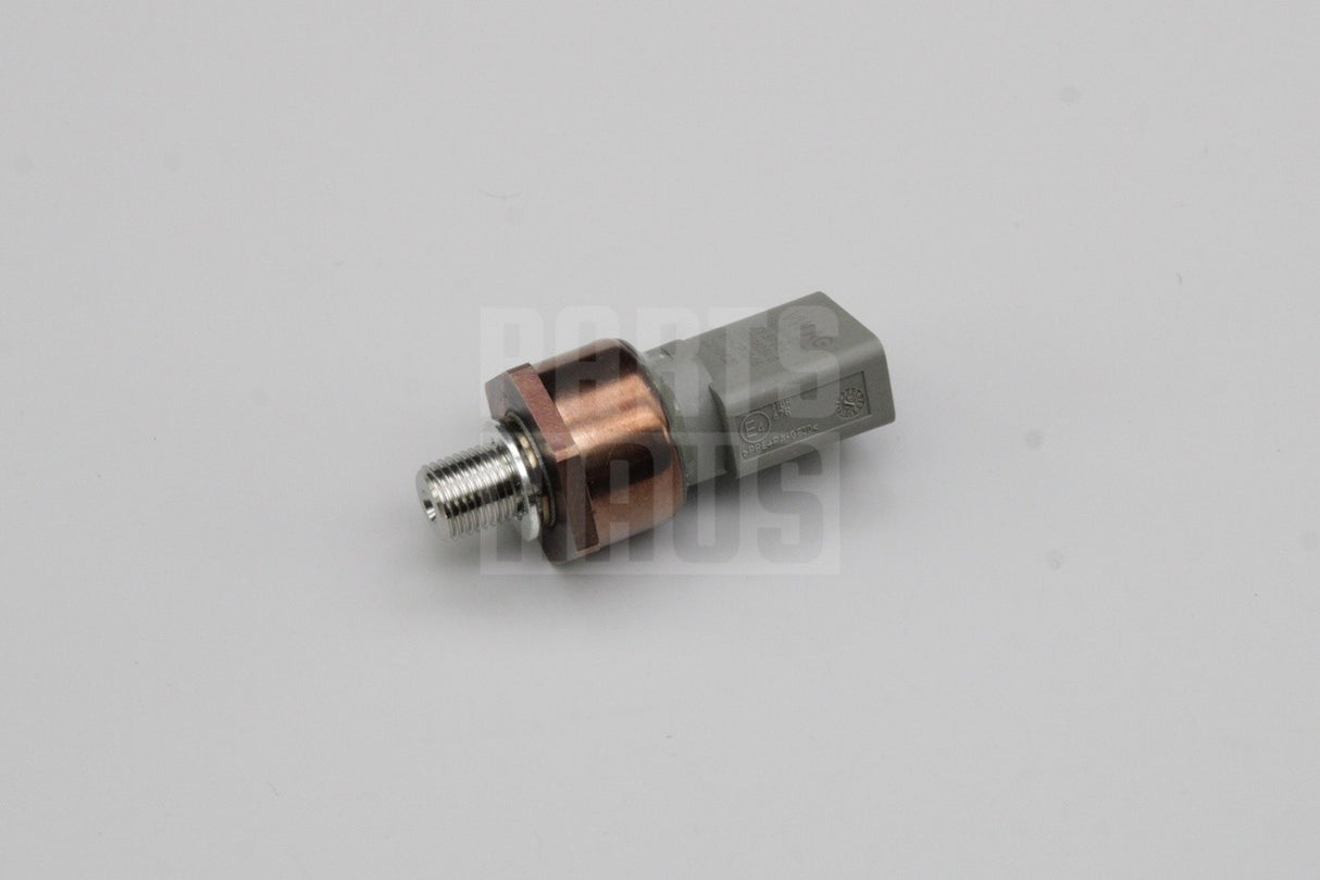 Audi 2.5 2.9 3.0 4.0 TFSI 4.0 TDI engine oil pressure sensor 06E906054G