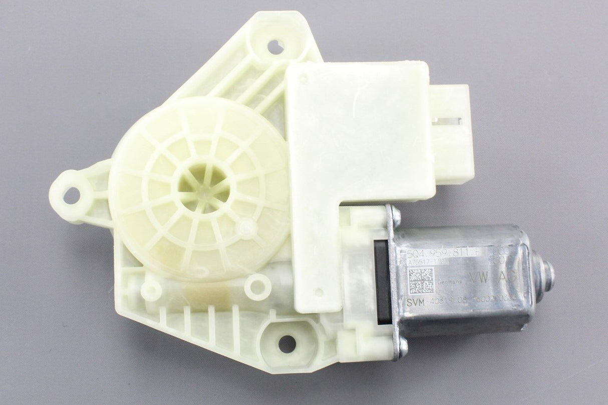 VW Passat B8 2015 - Rear right window regulator motor 5Q4959811E