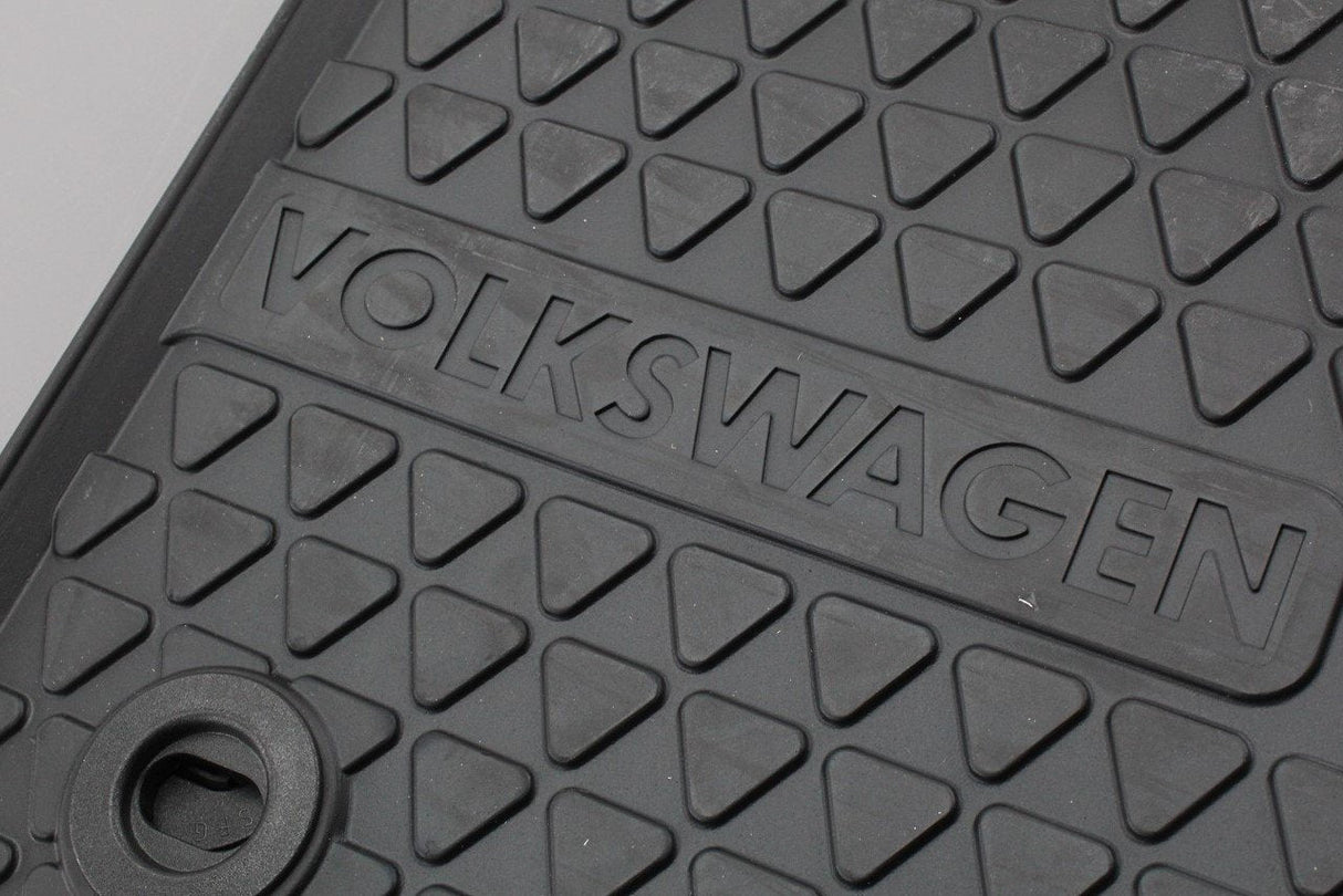 VW Polo 9N 9N3 2002-09 Front rubber floor mats 6Q2061501A 041