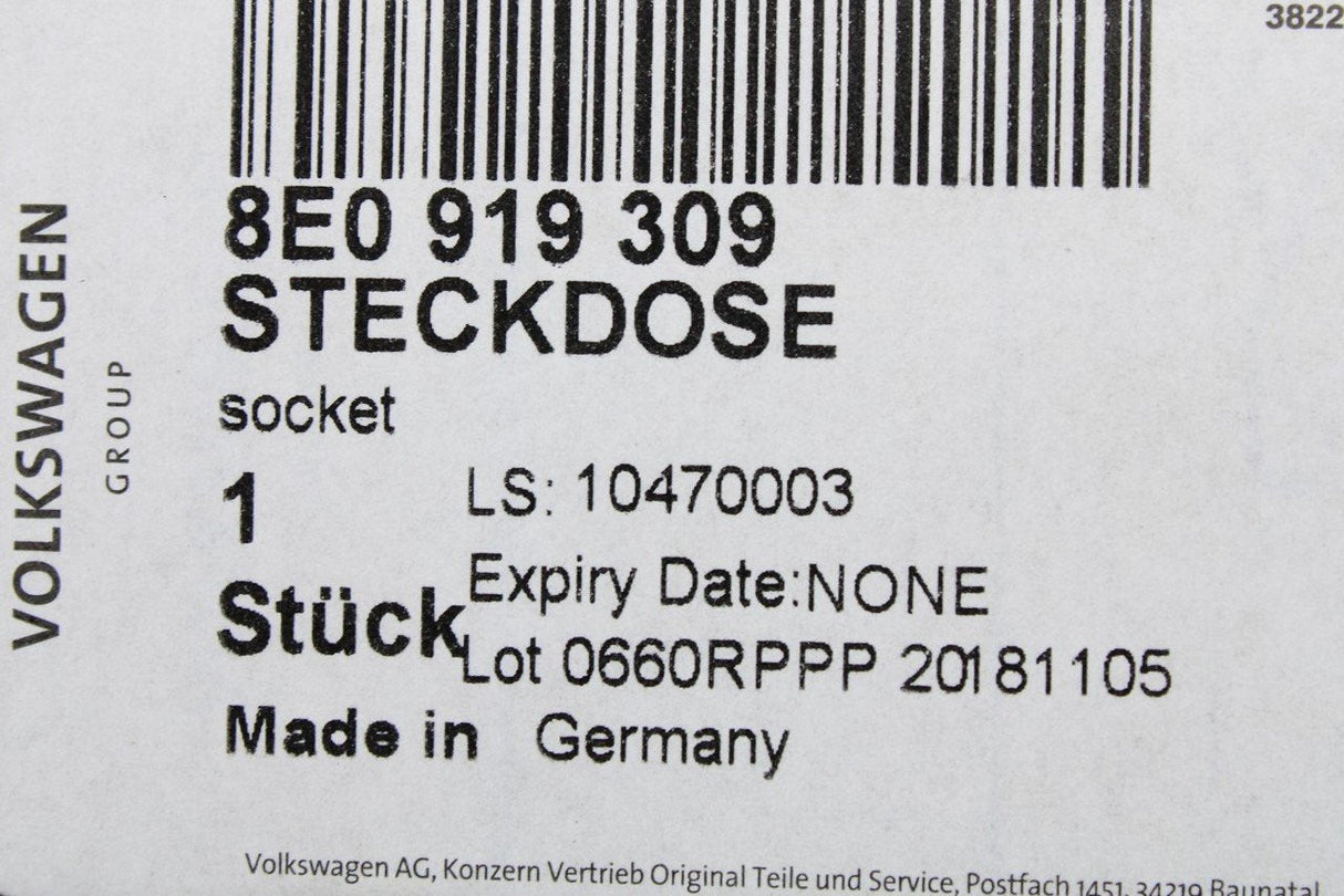 Audi A1 A3 A4 A5 A6 A8 Q5 Q7 R8 12v power outlet socket 8E0919309