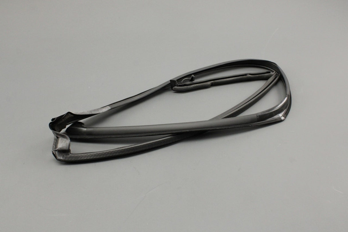 Range Rover 2013-2022 front upper door seal (right) LR054826