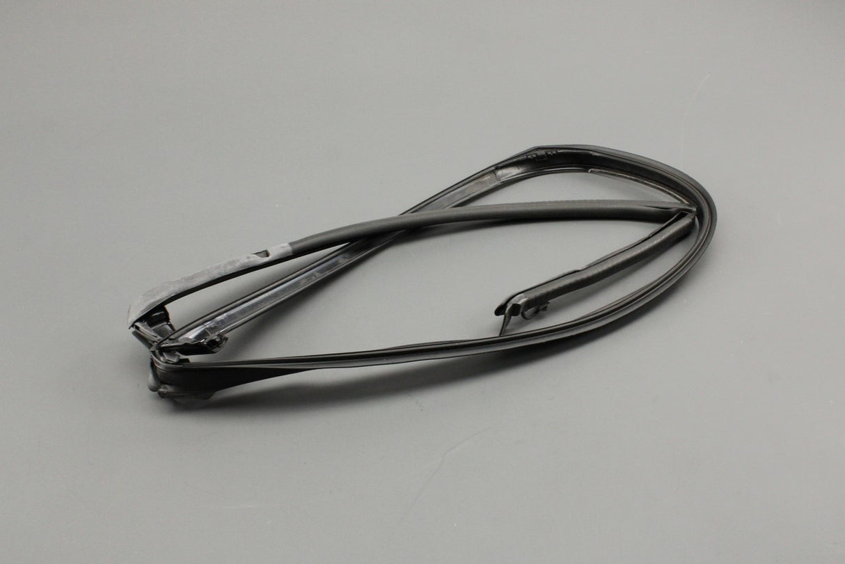 Range Rover 2013-2022 front upper door seal (right) LR054826