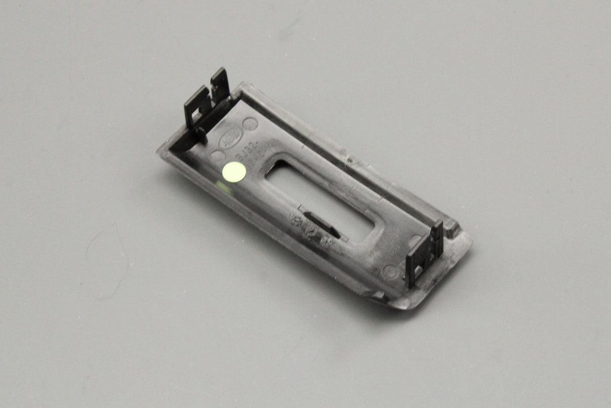 Range Rover Evoque 2012-2018 air vent bezel trim (centre left) LR093921