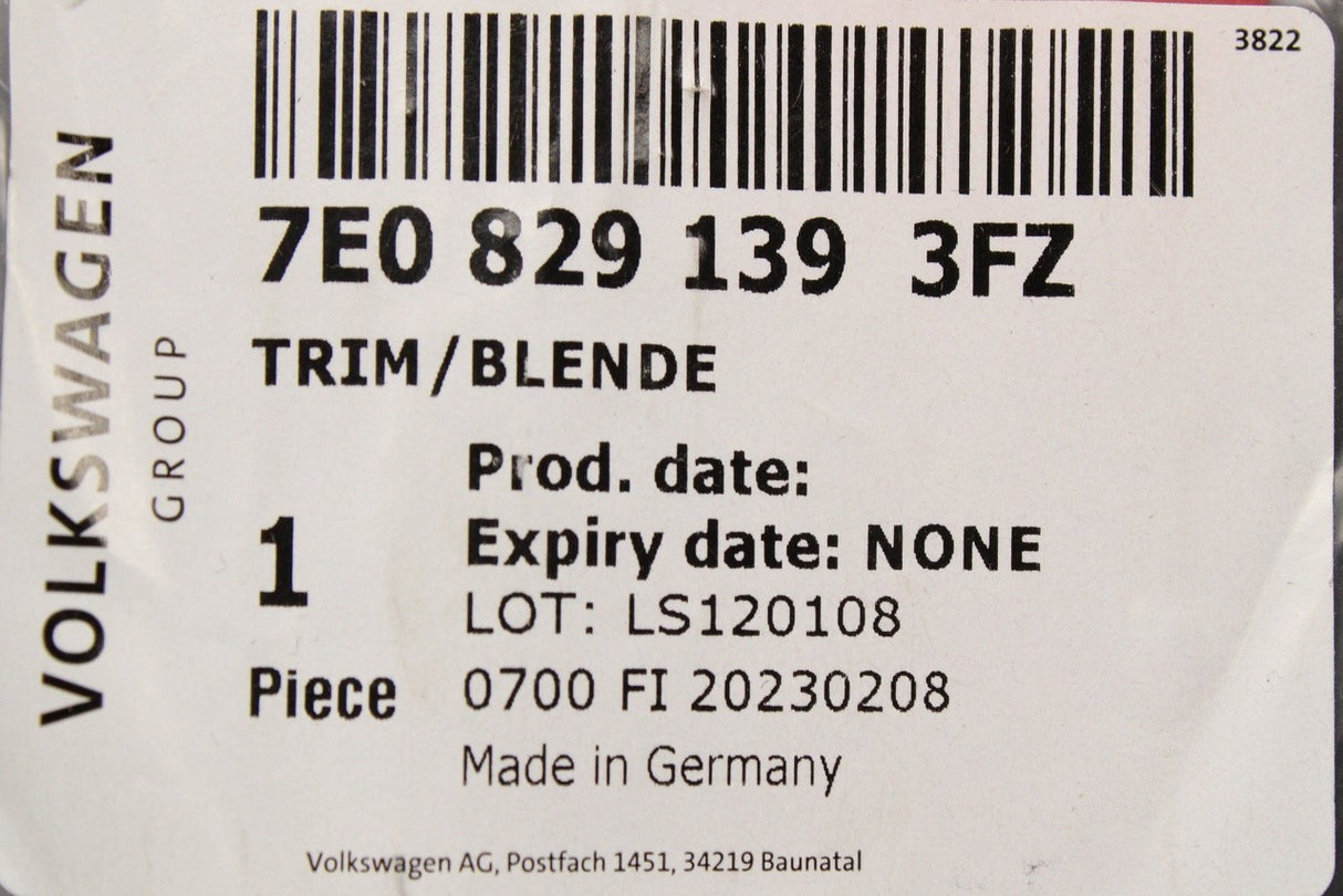 VW Transporter T6 2016-2019 boot handle moulding 7E0829139 3FZ