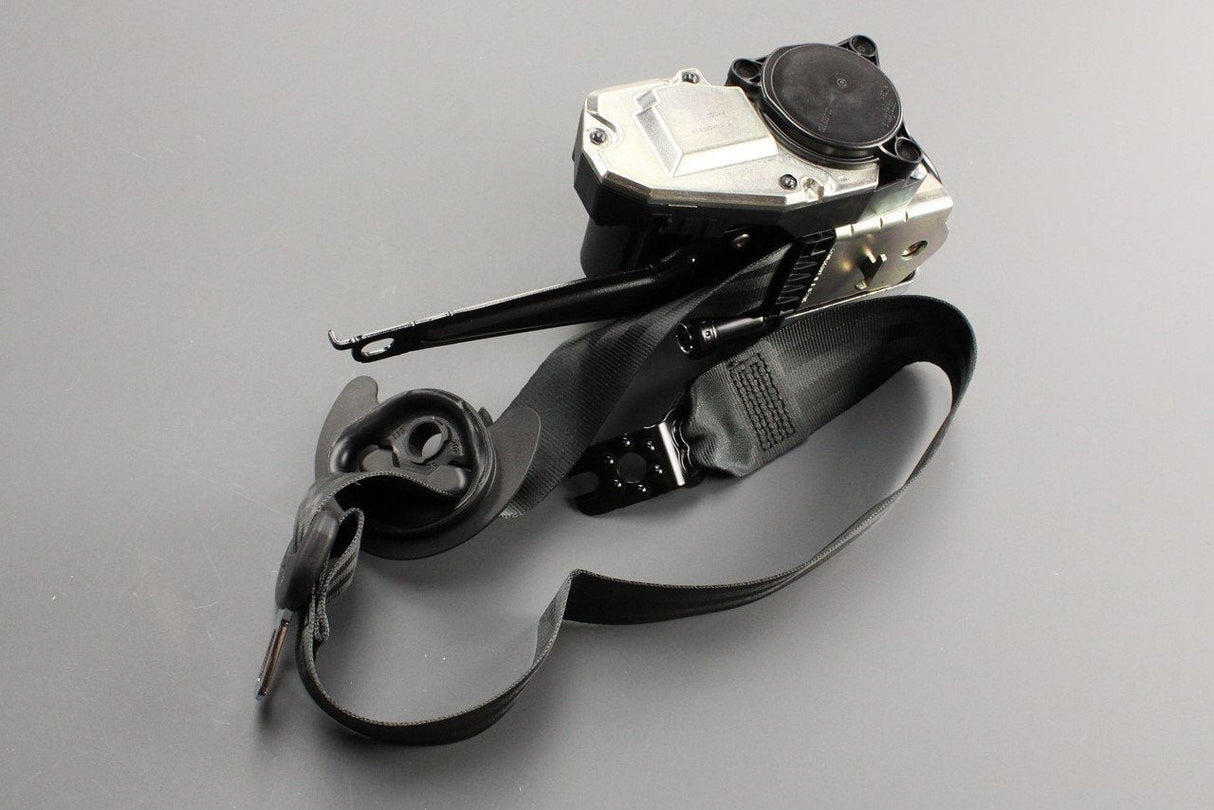VW Passat 2015-Onward Front seat belt (right) Black 3G0857706 RAA