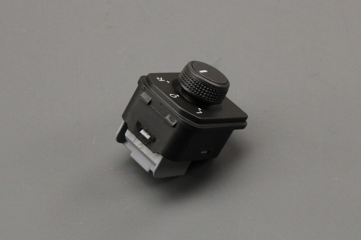 Skoda Karoq Kodiaq Octavia wing mirror adjustment switch 565959565 WHI