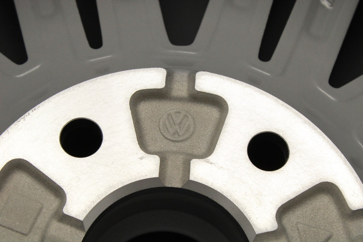 VW Transporter T5.1 T6 2012-19 Timaru alloy wheel (17x7) 7E0601025J 8Z8