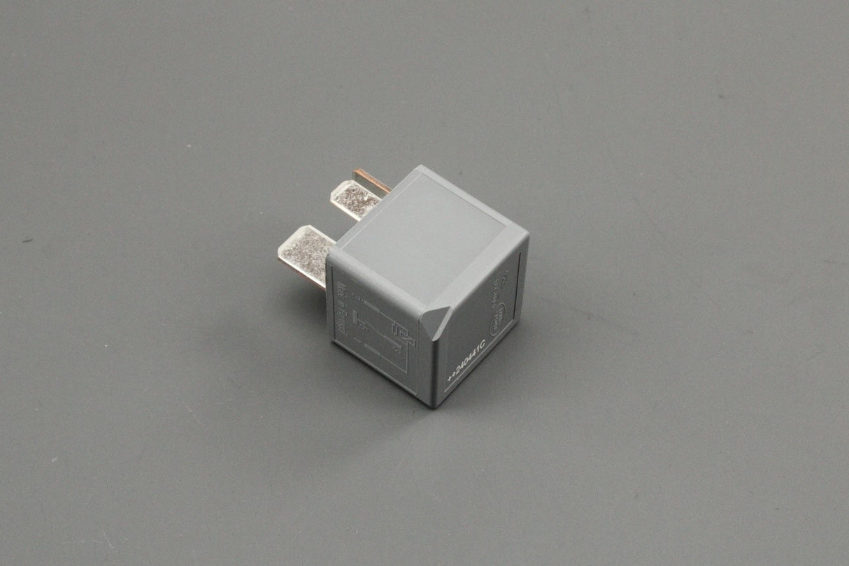 Land Rover Discovery 5 Defender Evoque Velar 2013-on relay LR126493