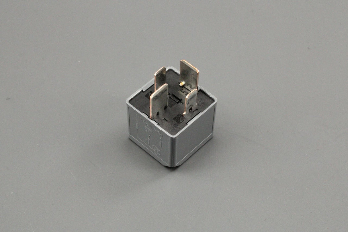 Land Rover Discovery 5 Defender Evoque Velar 2013-on relay LR126493