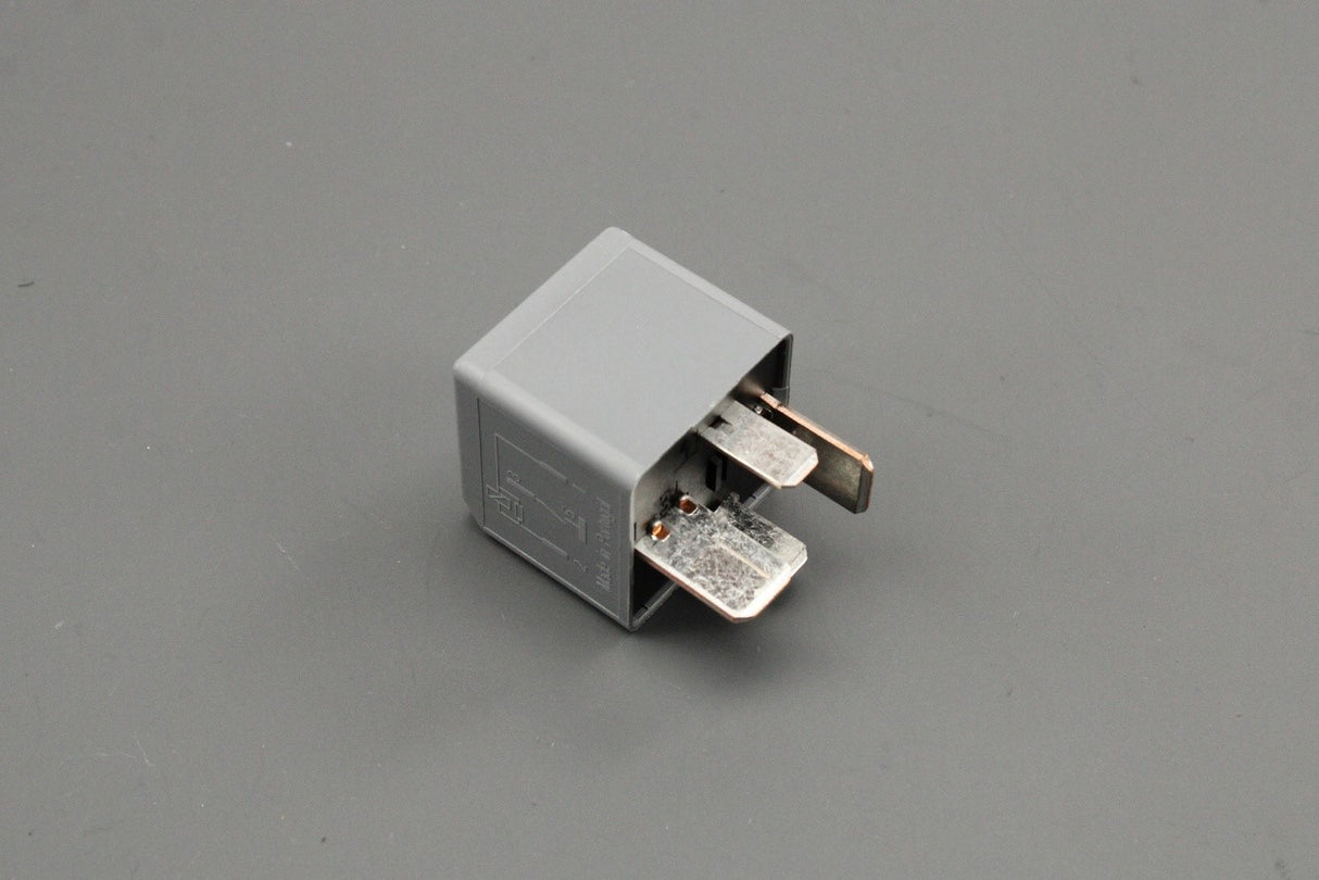 Land Rover Discovery 5 Defender Evoque Velar 2013-on relay LR126493