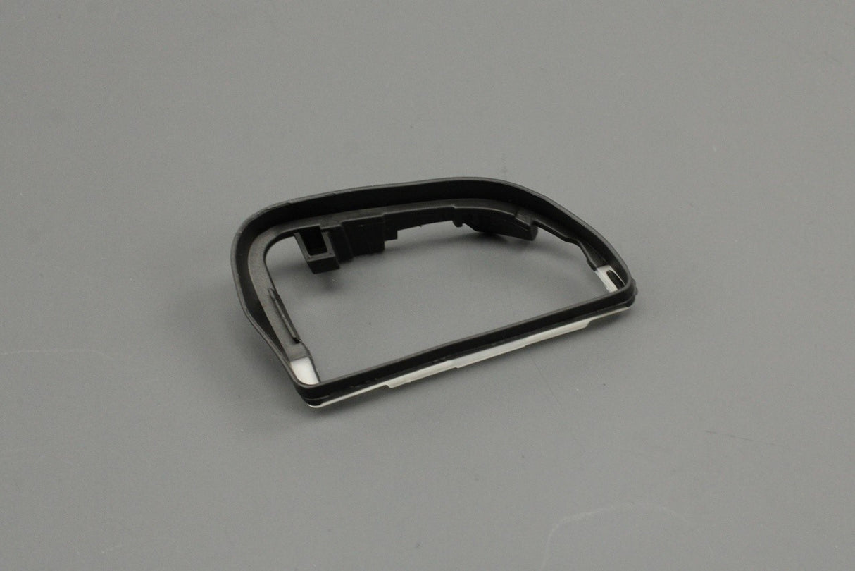 Range Rover Sport 2023-on wing mirror seal (left) LR181869