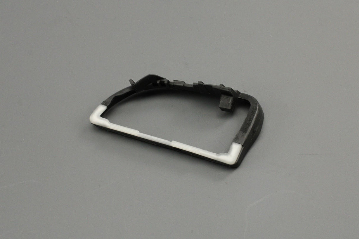 Range Rover Sport 2023-on wing mirror seal (left) LR181869