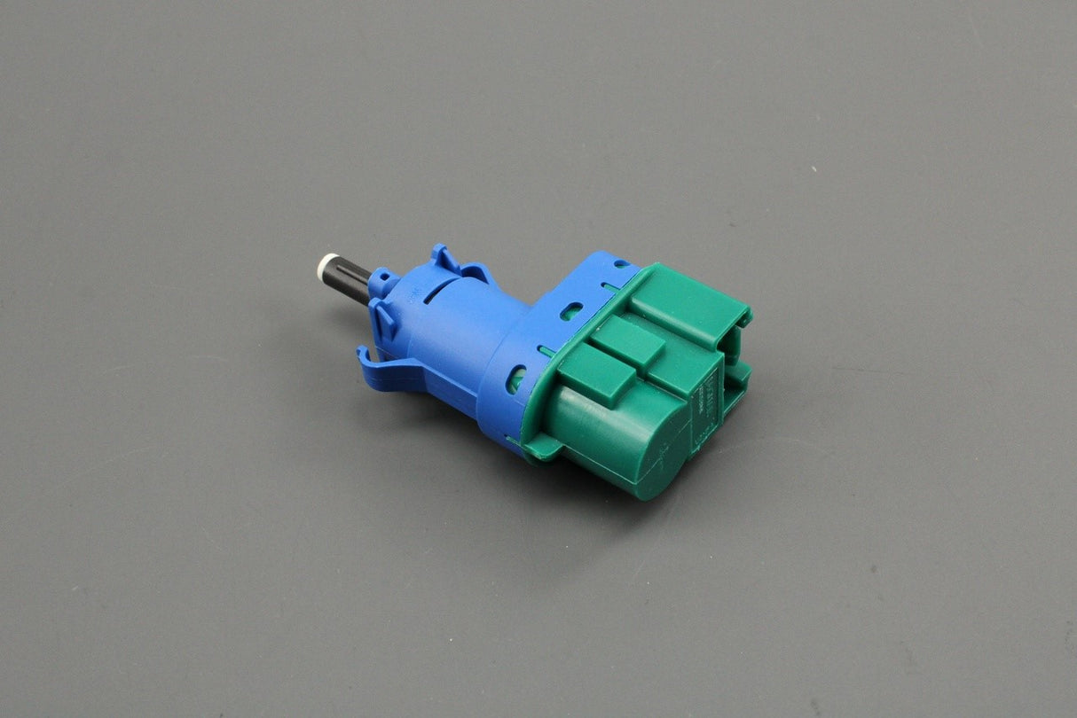 Land Rover Discovery Sport RR Evoque 2012-on brake pedal switch LR047598